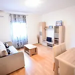 아파트 Bobo